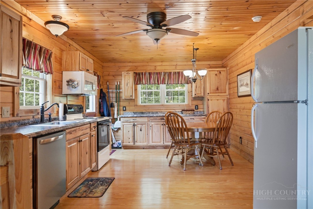 1987 Buck Mountain Road Purlear, NC 28665 - Photo 17 of 50