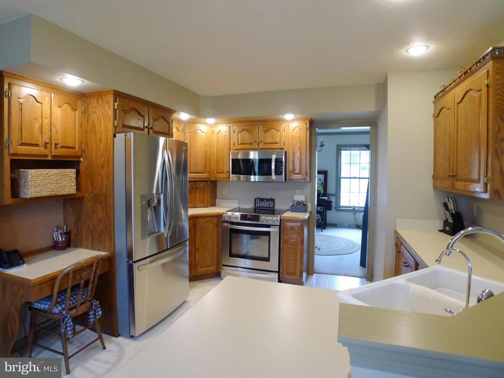209 Bomberger Road Akron, PA 17501 - Photo 3 of 41