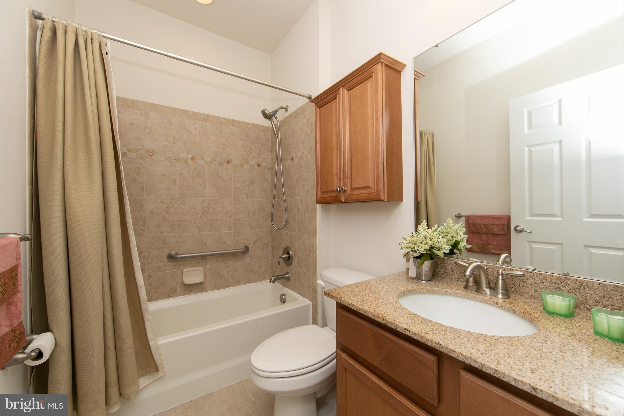 25 Applegate Drive Florence, NJ 08518 - Photo 20 of 51 Full Bathrom