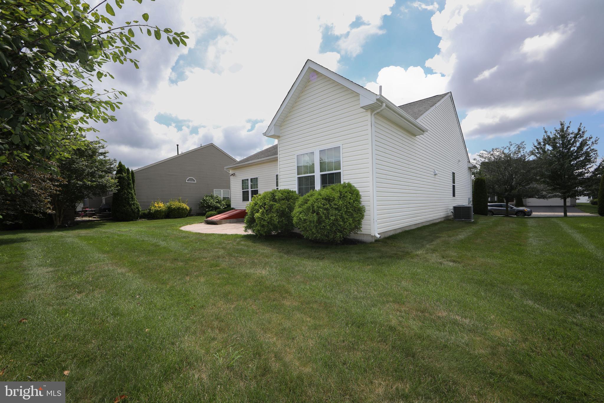 25 Applegate Drive Florence, NJ 08518 - Photo 9 of 51