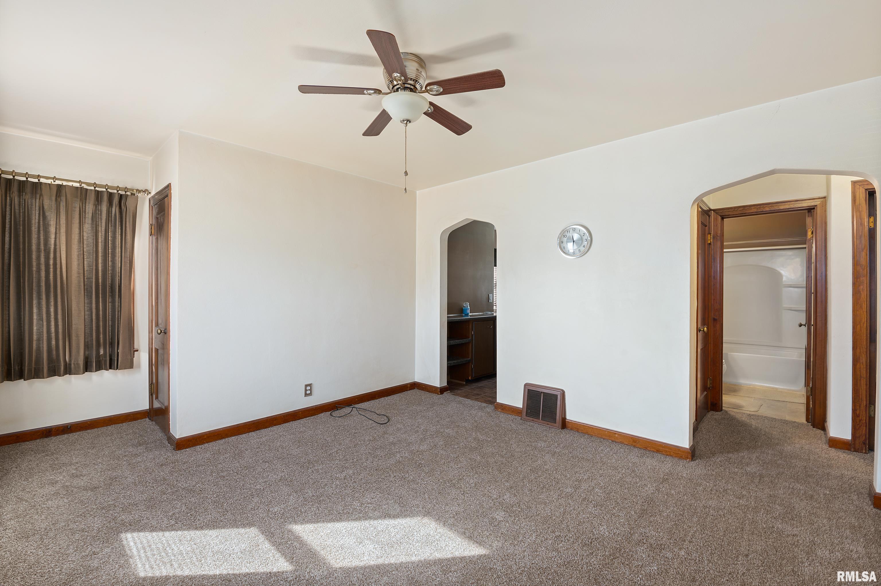 3610 Rockingham Road Davenport, IA 52802 - Photo 5 of 15 Gallery Image 5