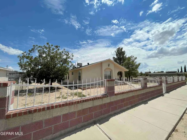 $230,000 | 1100 Fresno Street, Anthony, TX 79821