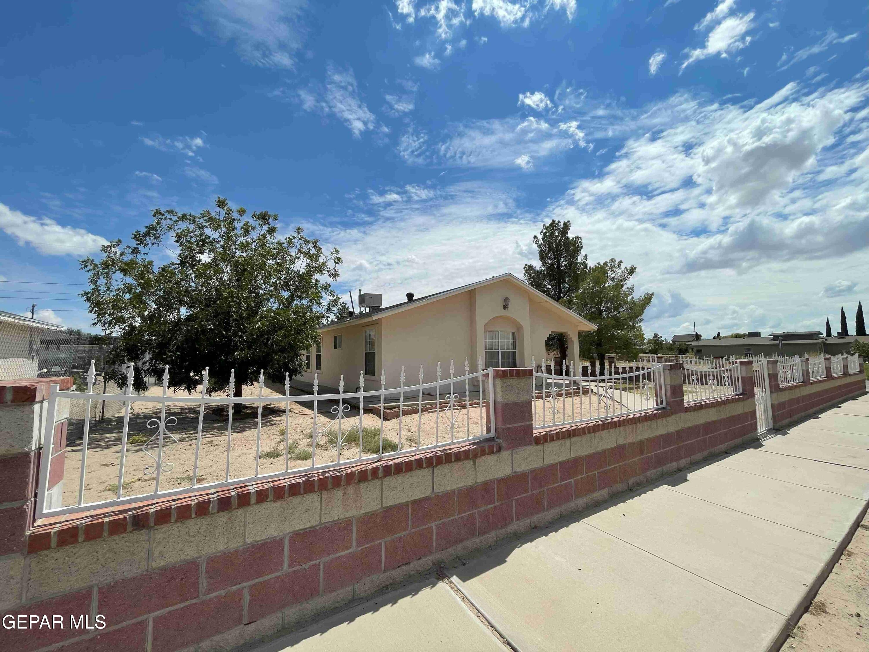 1100 Fresno Street Anthony, TX 79821 - Photo 4 of 38 IMG_1599