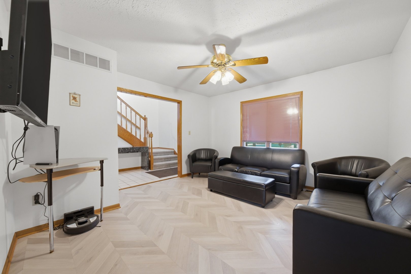 1016 North 7th Street Rochelle, IL 61068 - Photo 3 of 39 a living room with furniture