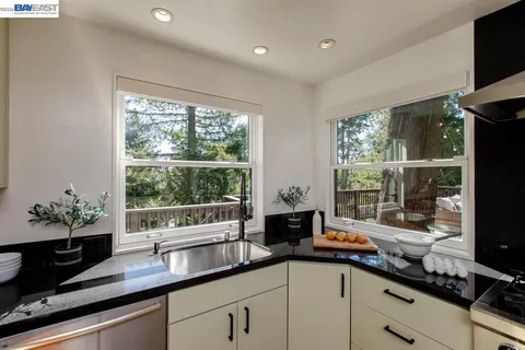 $1,295,000 | 6540 Saroni Drive, Oakland, CA 94611