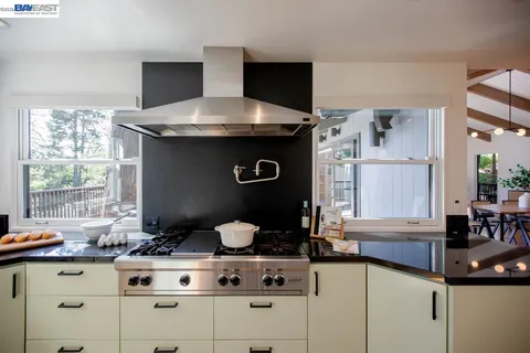 $1,295,000 | 6540 Saroni Drive, Oakland, CA 94611