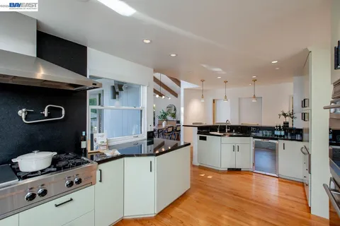 $1,295,000 | 6540 Saroni Drive, Oakland, CA 94611