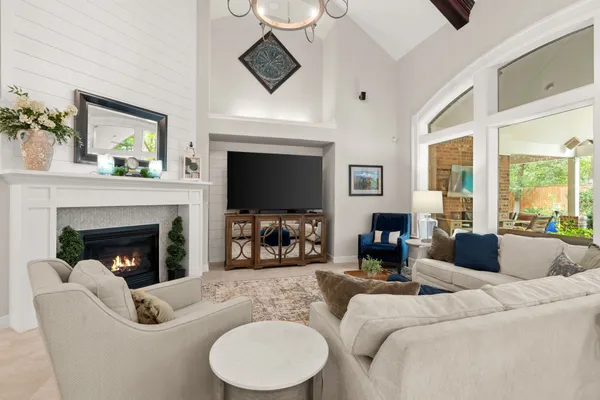 $1,125,000 | 23 Wooded Path Place, The Woodlands, TX 77382