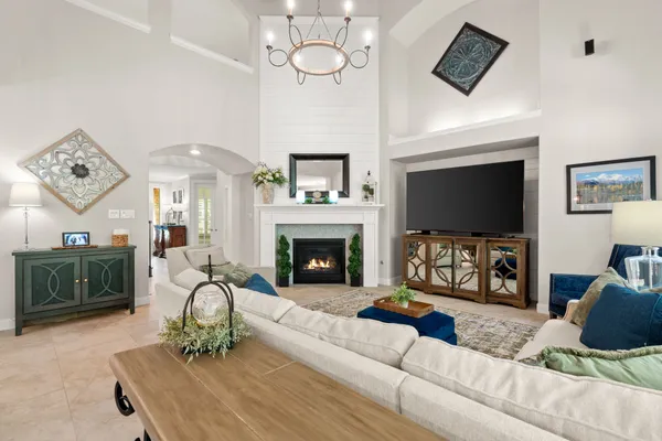 $1,125,000 | 23 Wooded Path Place, The Woodlands, TX 77382