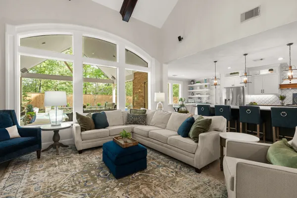 $1,125,000 | 23 Wooded Path Place, The Woodlands, TX 77382