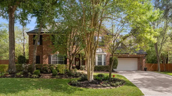 $1,125,000 | 23 Wooded Path Place, The Woodlands, TX 77382