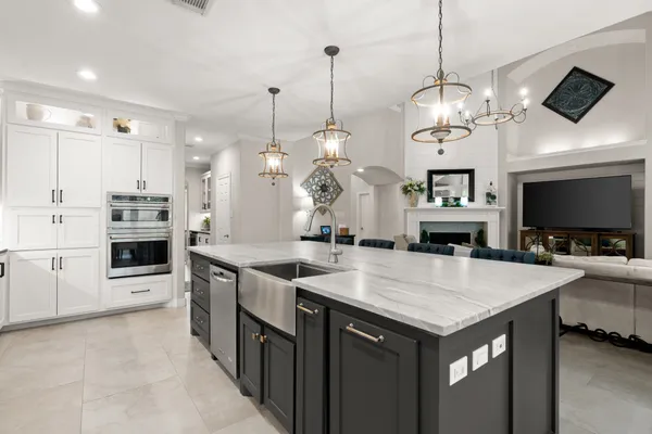 $1,125,000 | 23 Wooded Path Place, The Woodlands, TX 77382