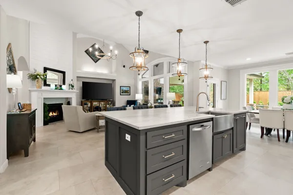 $1,125,000 | 23 Wooded Path Place, The Woodlands, TX 77382