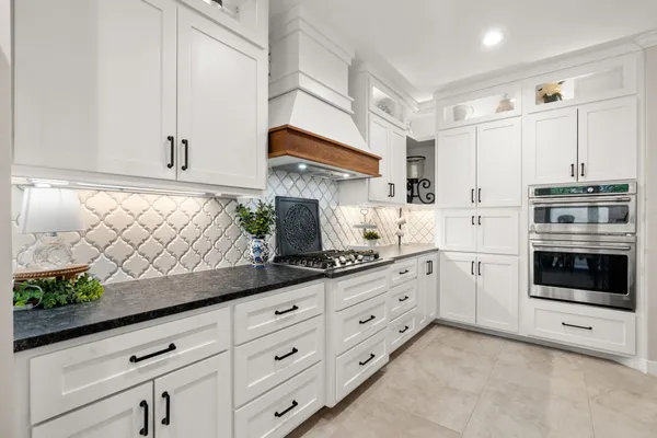 $1,125,000 | 23 Wooded Path Place, The Woodlands, TX 77382