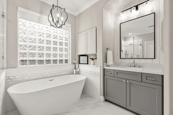 $1,125,000 | 23 Wooded Path Place, The Woodlands, TX 77382