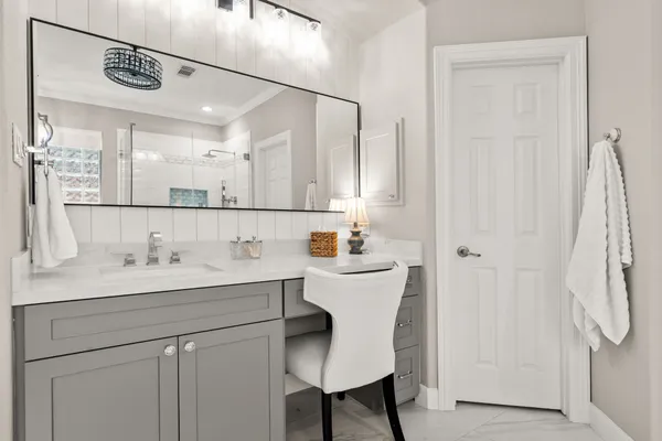 $1,125,000 | 23 Wooded Path Place, The Woodlands, TX 77382