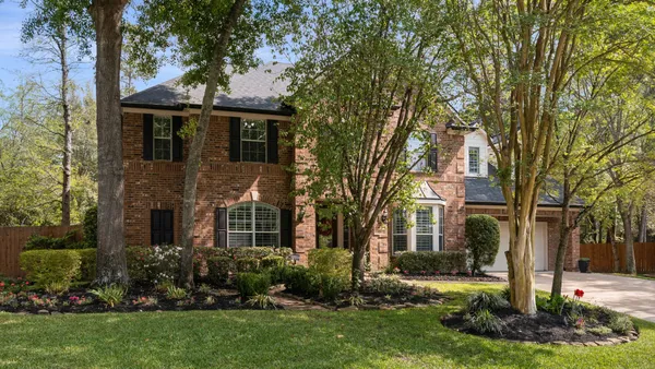 $1,125,000 | 23 Wooded Path Place, The Woodlands, TX 77382