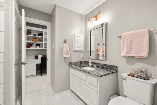 $1,125,000 | 23 Wooded Path Place, The Woodlands, TX 77382