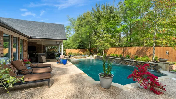 $1,125,000 | 23 Wooded Path Place, The Woodlands, TX 77382