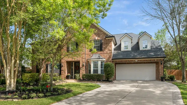 $1,125,000 | 23 Wooded Path Place, The Woodlands, TX 77382