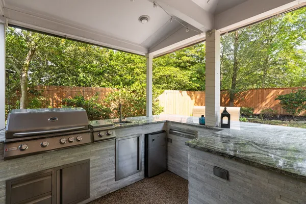 $1,125,000 | 23 Wooded Path Place, The Woodlands, TX 77382