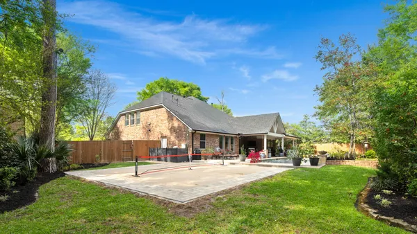 $1,125,000 | 23 Wooded Path Place, The Woodlands, TX 77382