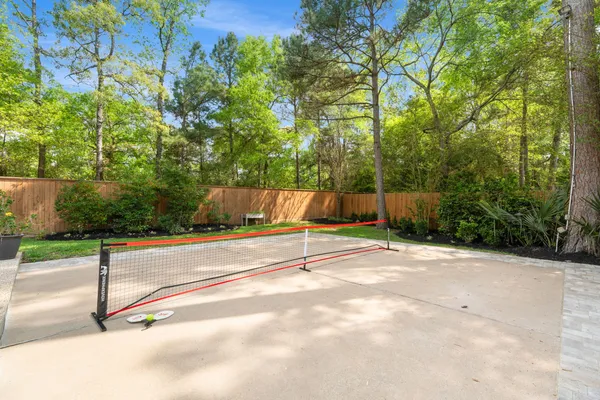$1,125,000 | 23 Wooded Path Place, The Woodlands, TX 77382