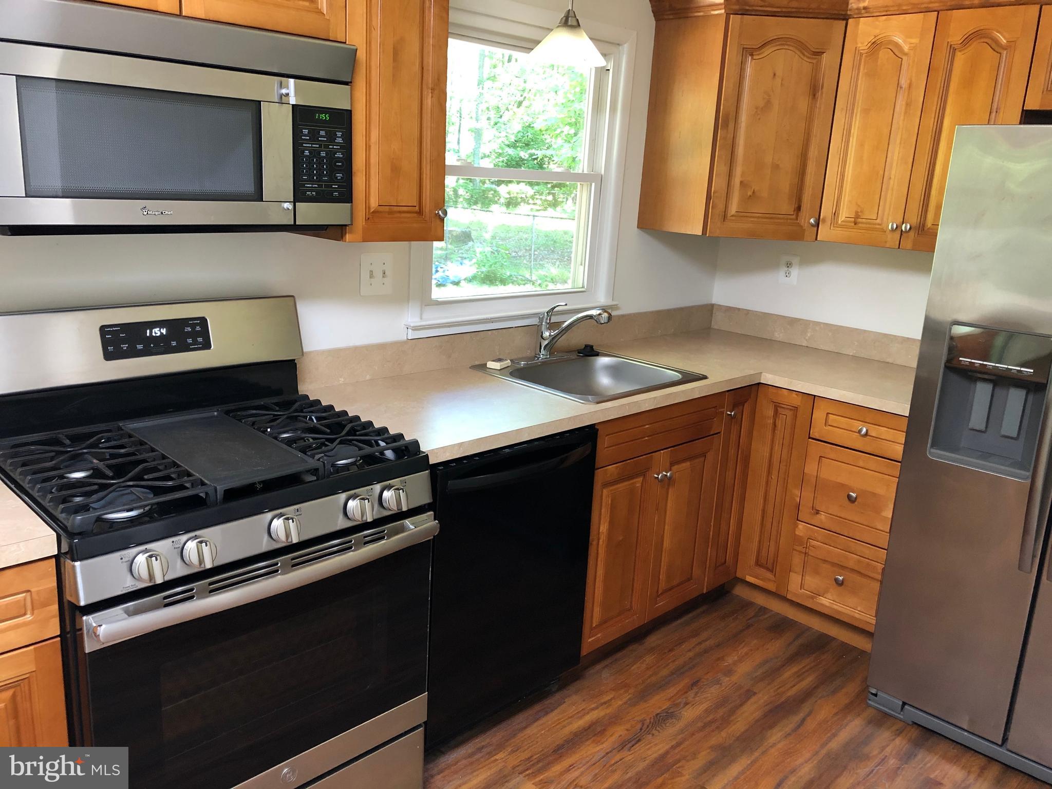 1102 Harvard Road Waldorf, MD 20602 - Photo 7 of 13 SS Appliances