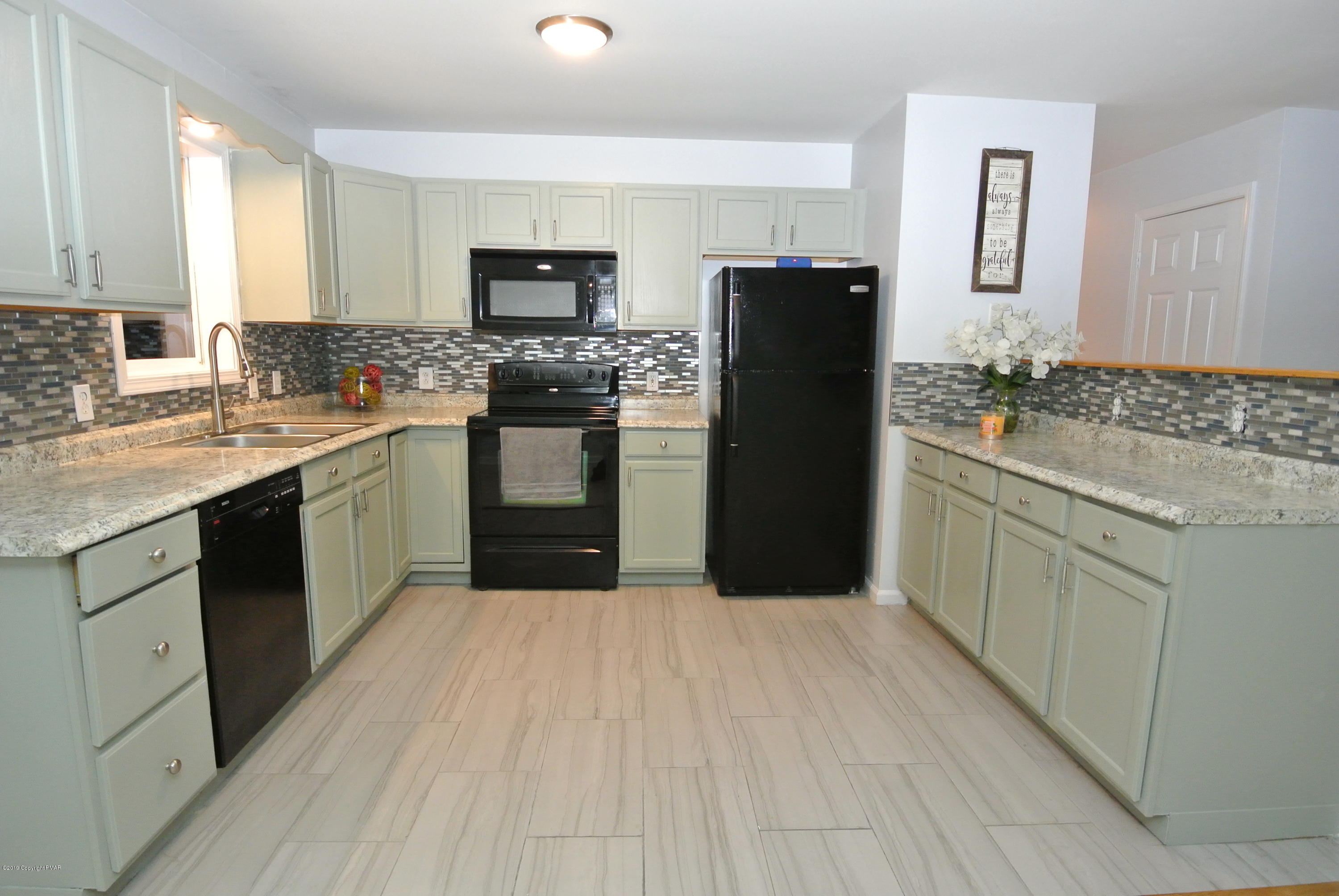 337 Laurel Lake Road Bartonsville, PA 18321 - Photo 11 of 34 LAURE