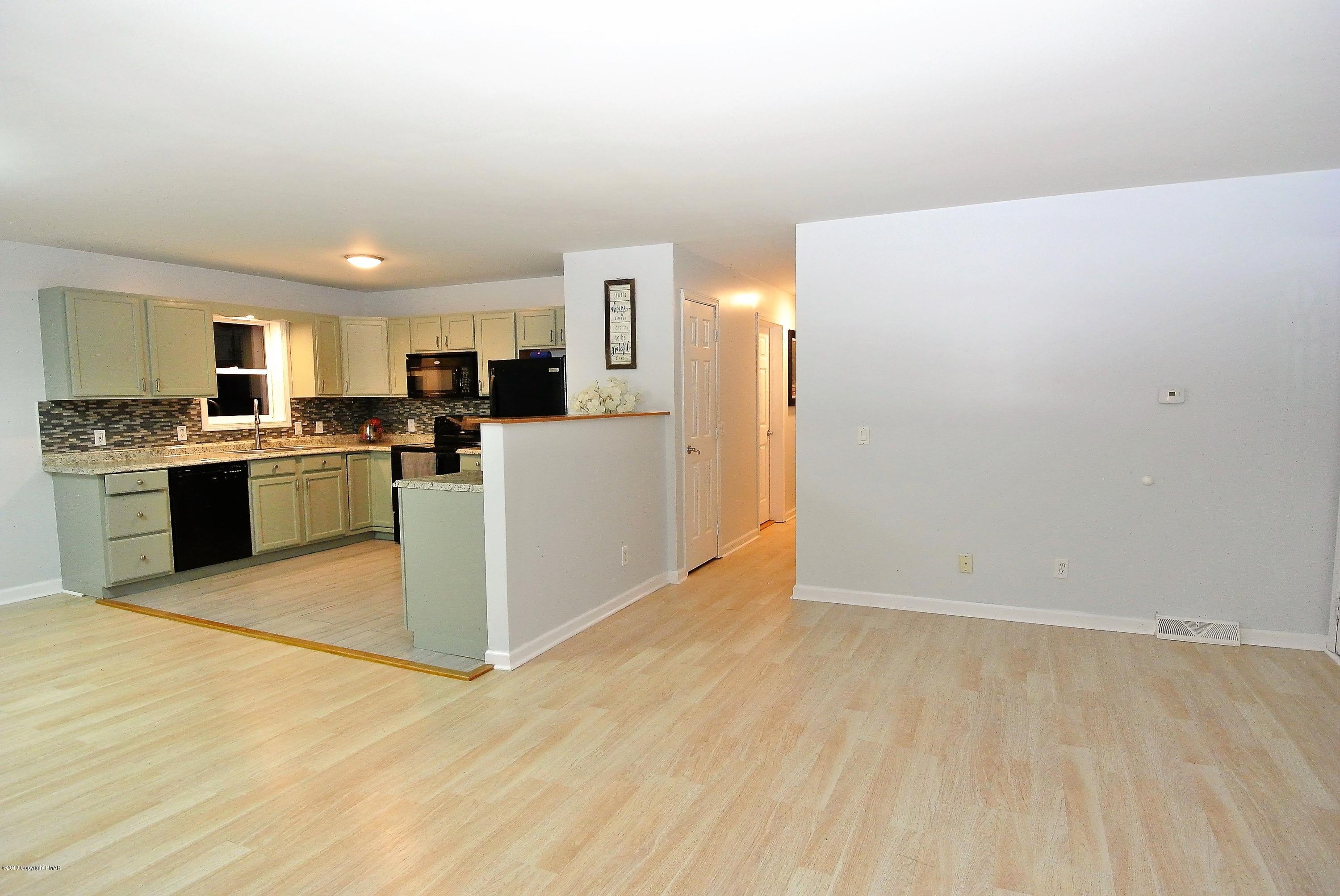 337 Laurel Lake Road Bartonsville, PA 18321 - Photo 12 of 34 LIVING AREA