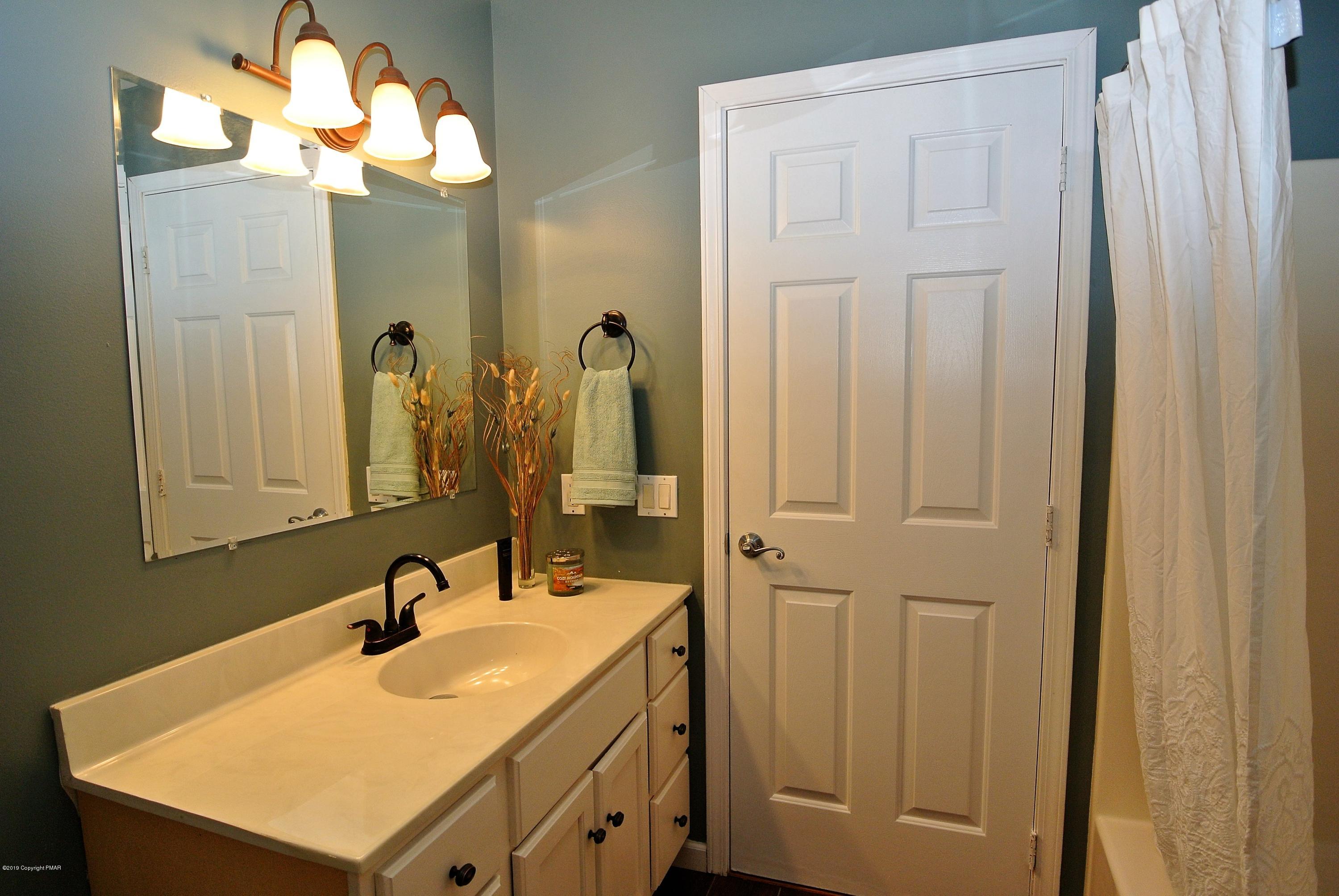 337 Laurel Lake Road Bartonsville, PA 18321 - Photo 16 of 34 MAIN BATHROOM