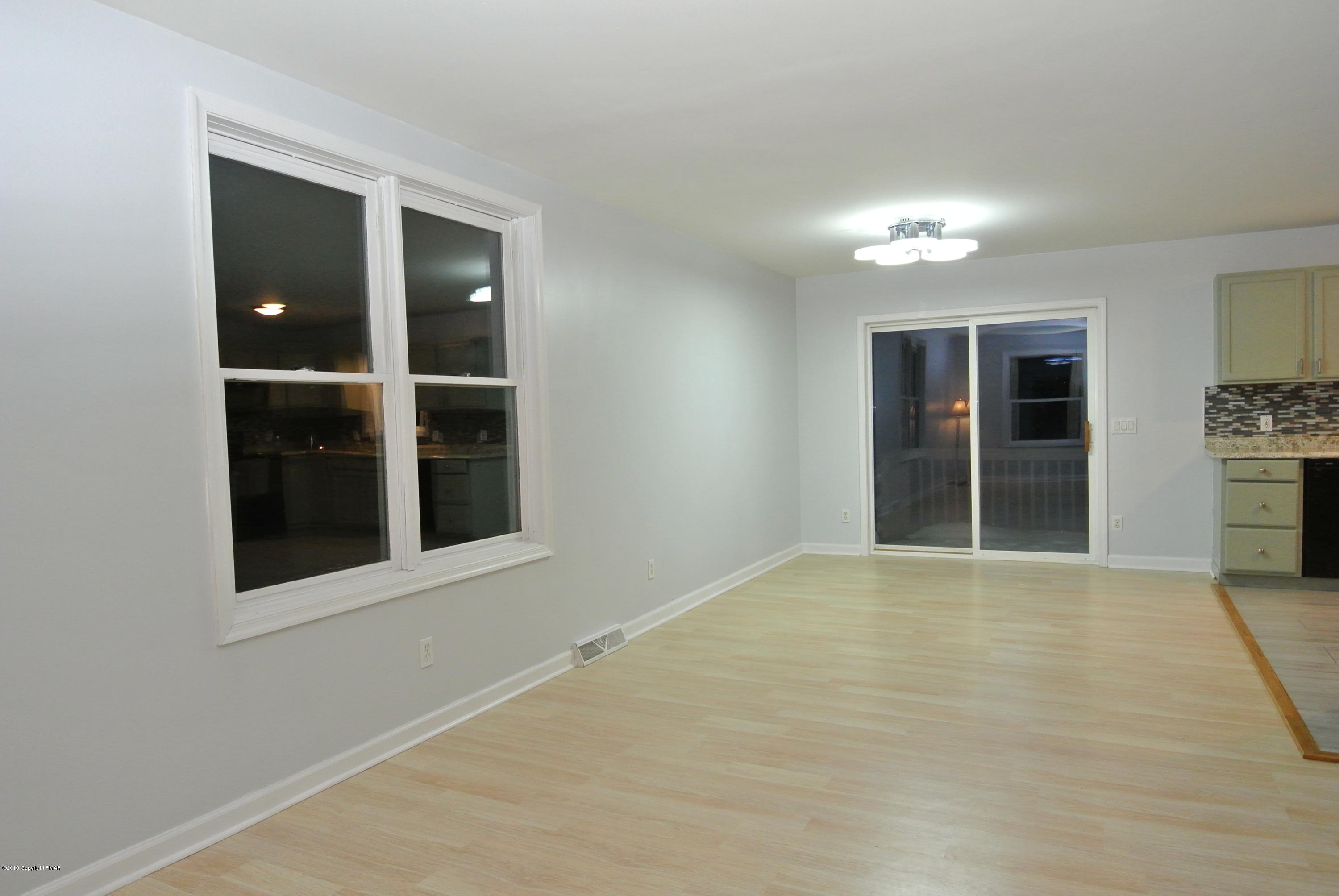 337 Laurel Lake Road Bartonsville, PA 18321 - Photo 6 of 34 LIVING / DINING AREA