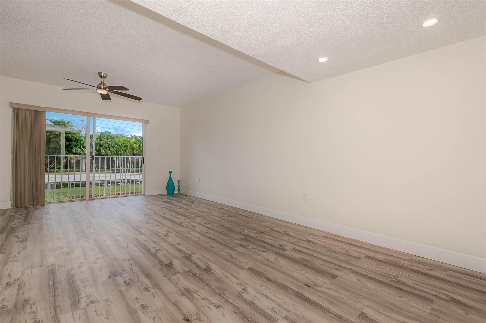 126 Riviera Circle, Unit 126 Weston, FL 33326 - Photo 3 of 27 Photo 3