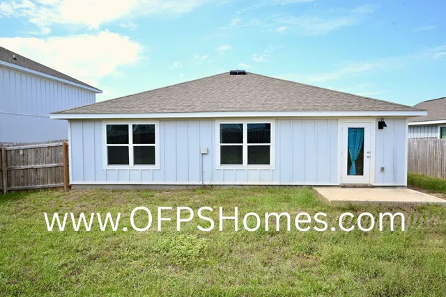 $2,200 | 429 Scarborough Street, Crestview, FL 32539