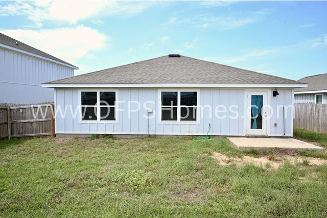 $2,200 | 429 Scarborough Street, Crestview, FL 32539