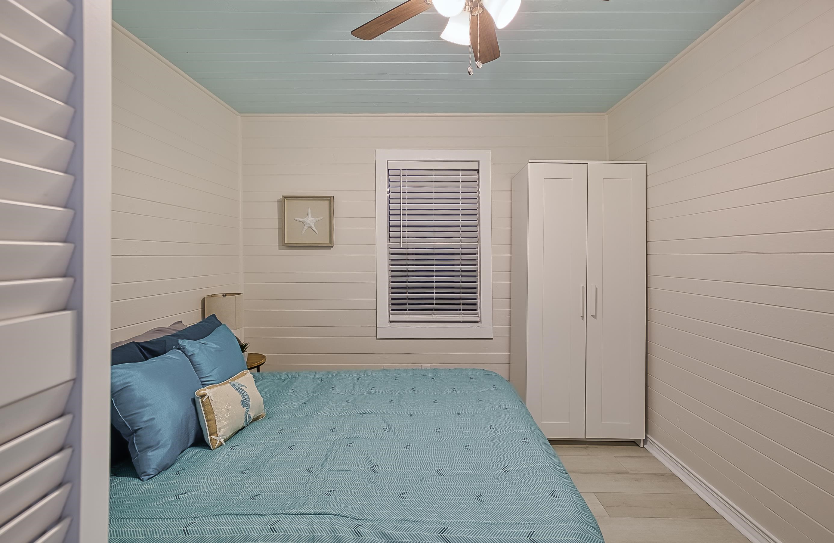 37 Phillips Street St. Augustine, FL 32084 - Photo 12 of 26 a view of room with a couch