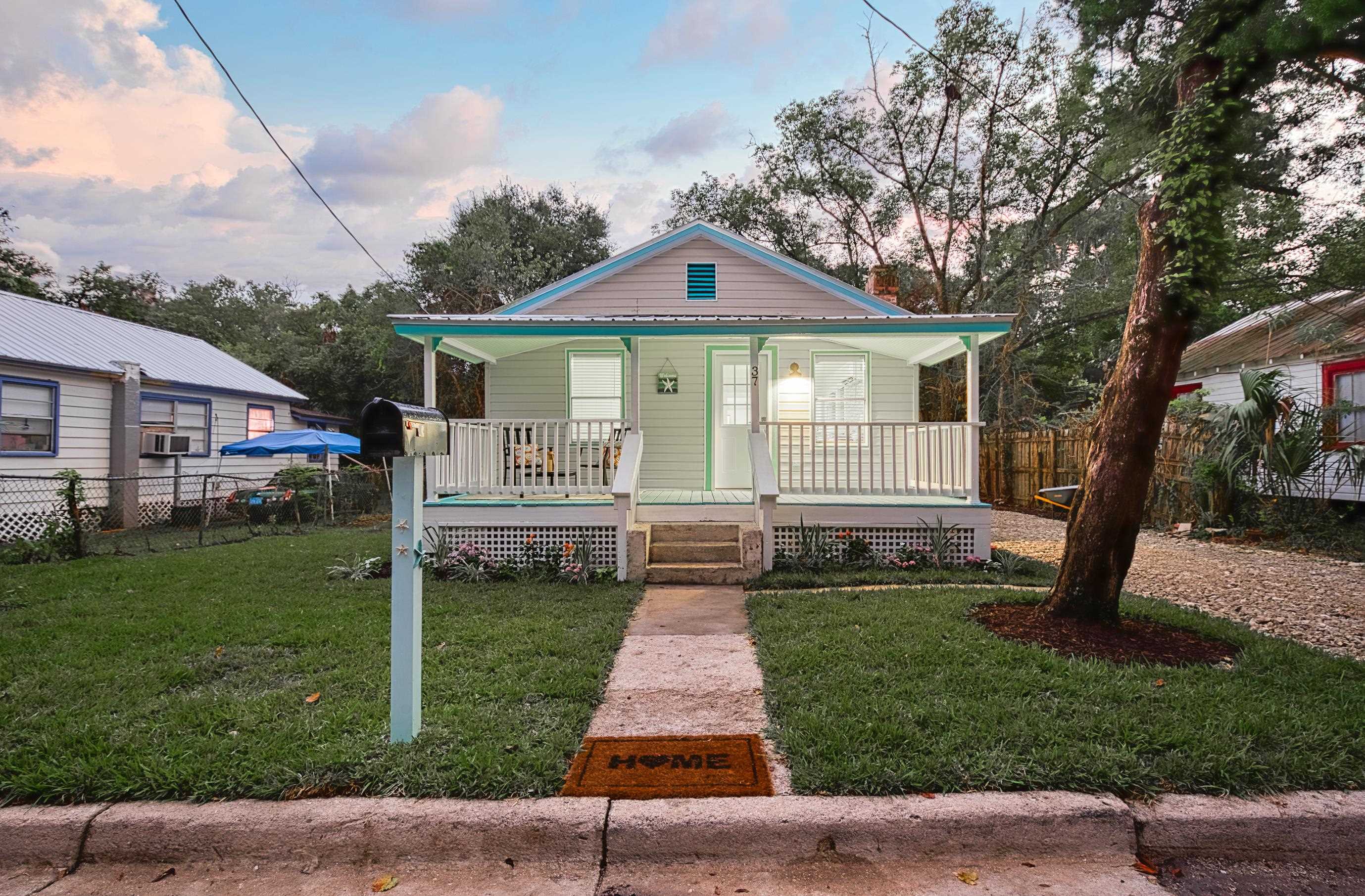 37 Phillips Street St. Augustine, FL 32084 - Photo 4 of 26 a front view of house with yard and green space