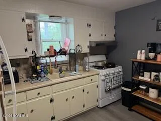 $299,999 | 18 Station Street, Manalapan, NJ 07726