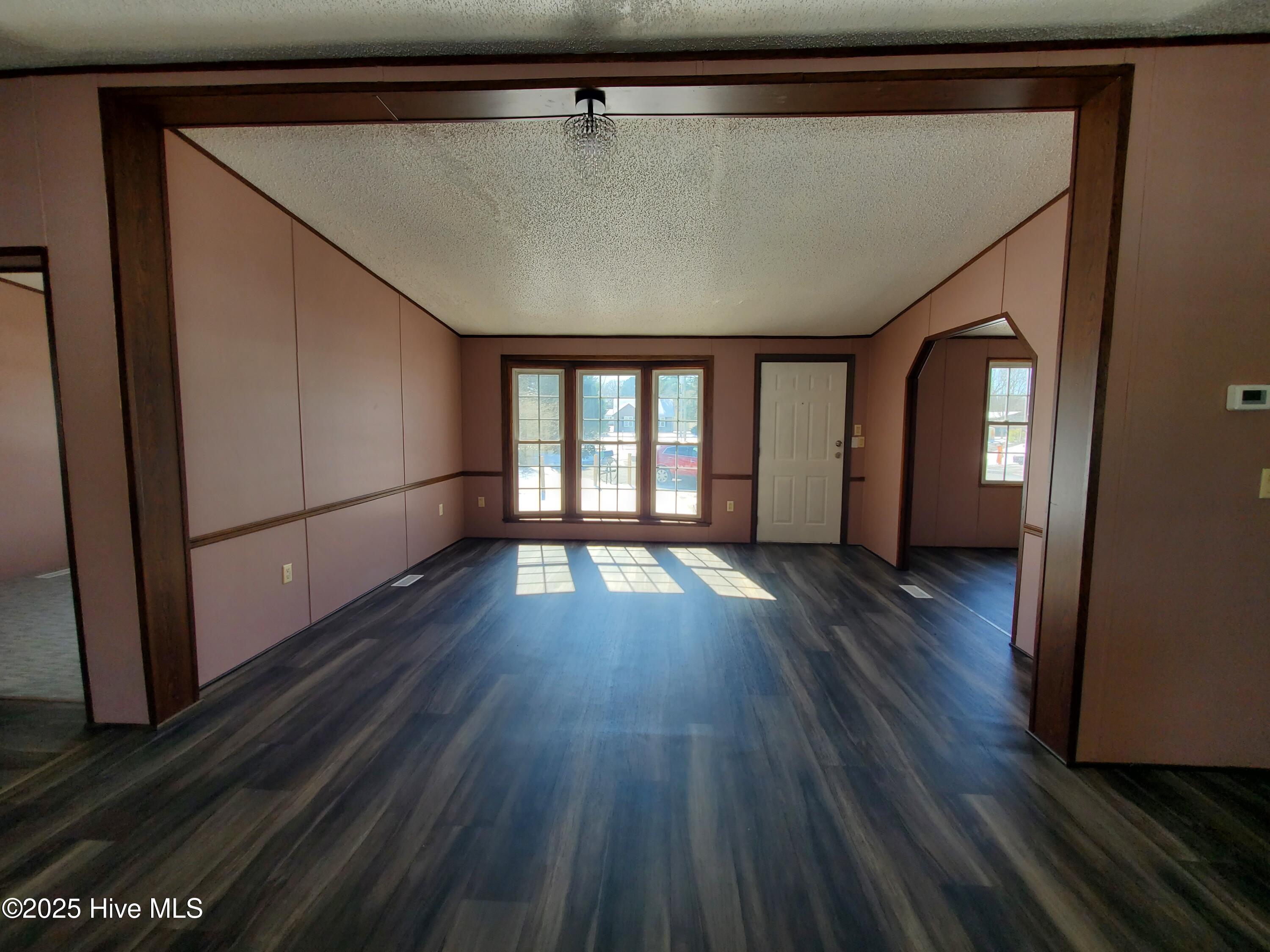 300 Horace Ward Avenue Windsor, NC 27983 - Photo 4 of 23 003 Living Roon View