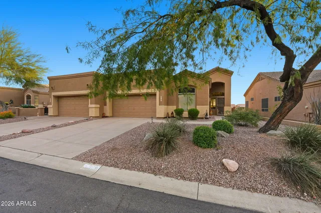 a front view of house with yard
