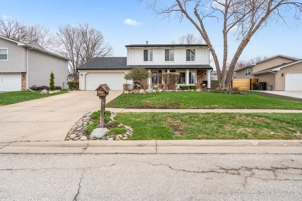 $480,000 | 340 Stonehurst Lane, Roselle, IL 60172