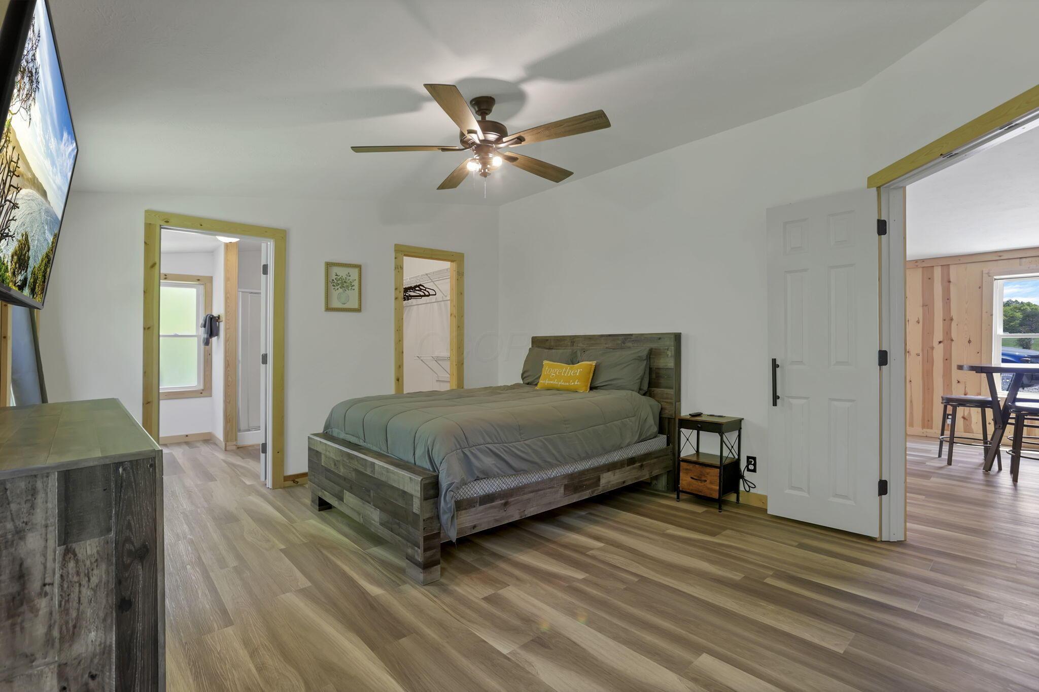 18682 Griffith Road Logan, OH 43138 - Photo 27 of 44 18682 main bedroom