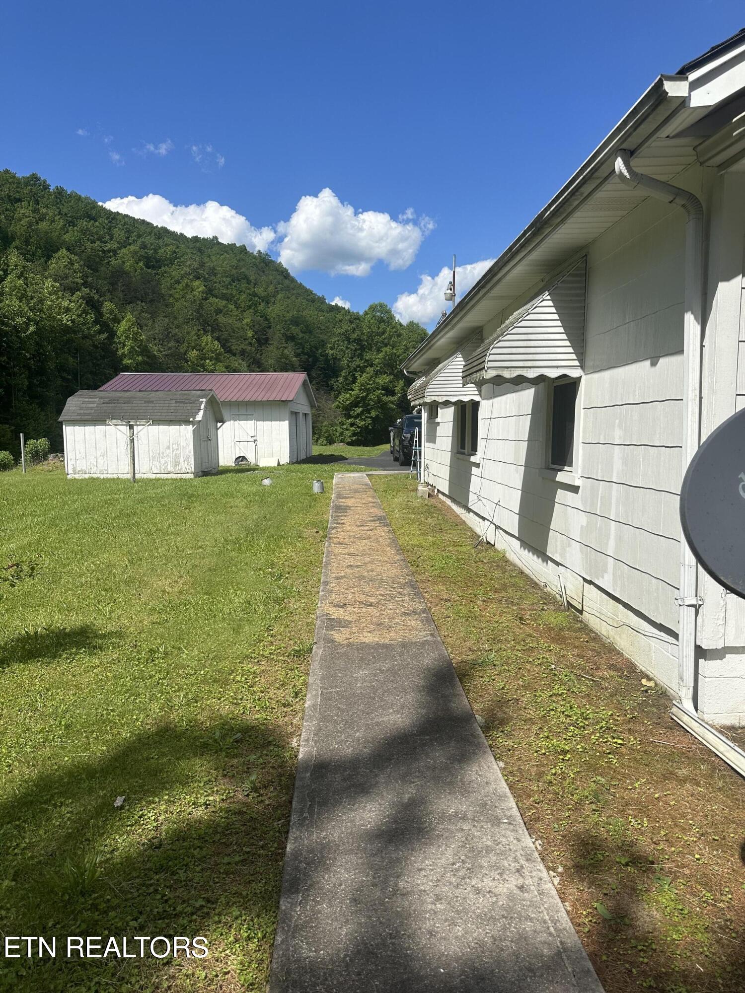 96 Tanyard Loop Calvin, KY 40813 - Photo 4 of 23 IMG_8235