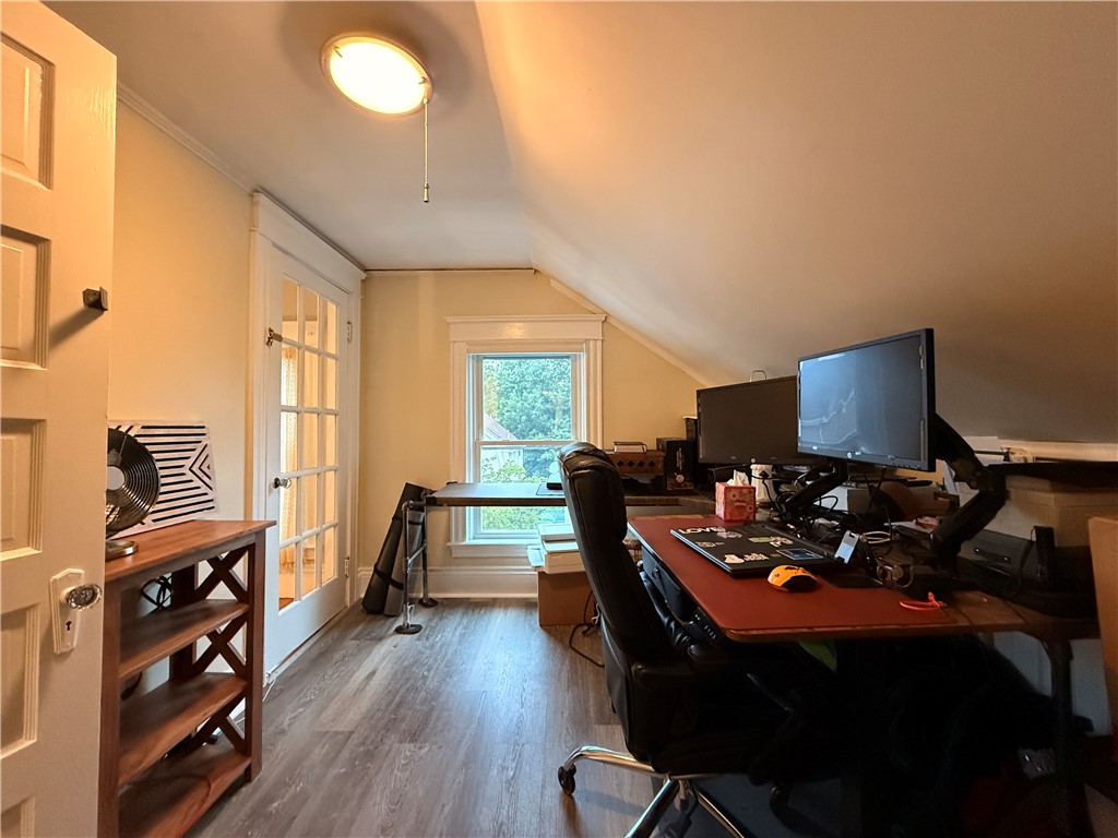 215 Rochambeau Avenue Providence, RI 02906 - Photo 28 of 42