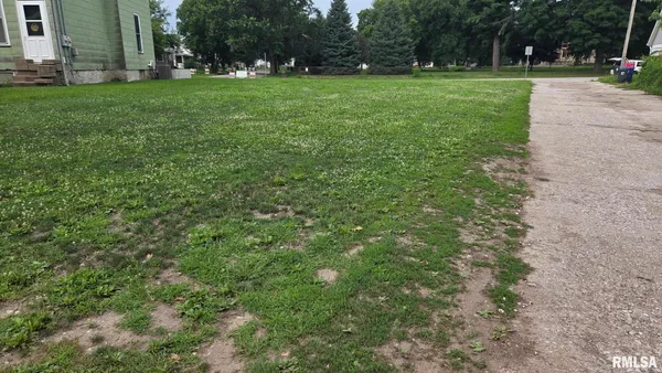 $10,000 | 117 South Pine Street, Davenport, IA 52802