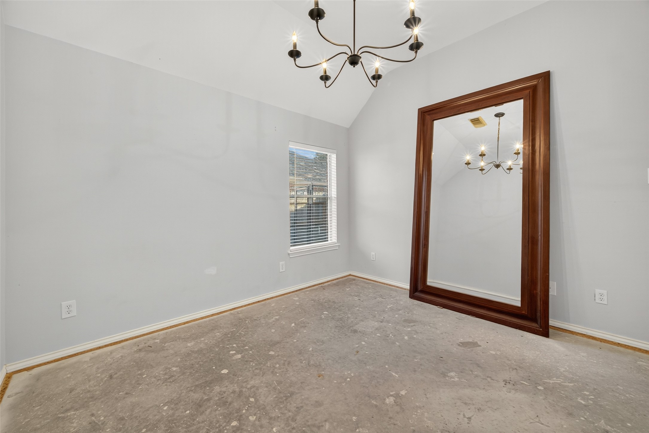 3131 Valley Court Manvel, TX 77578 - Photo 25 of 38 an empty room with windows and a ceiling fan