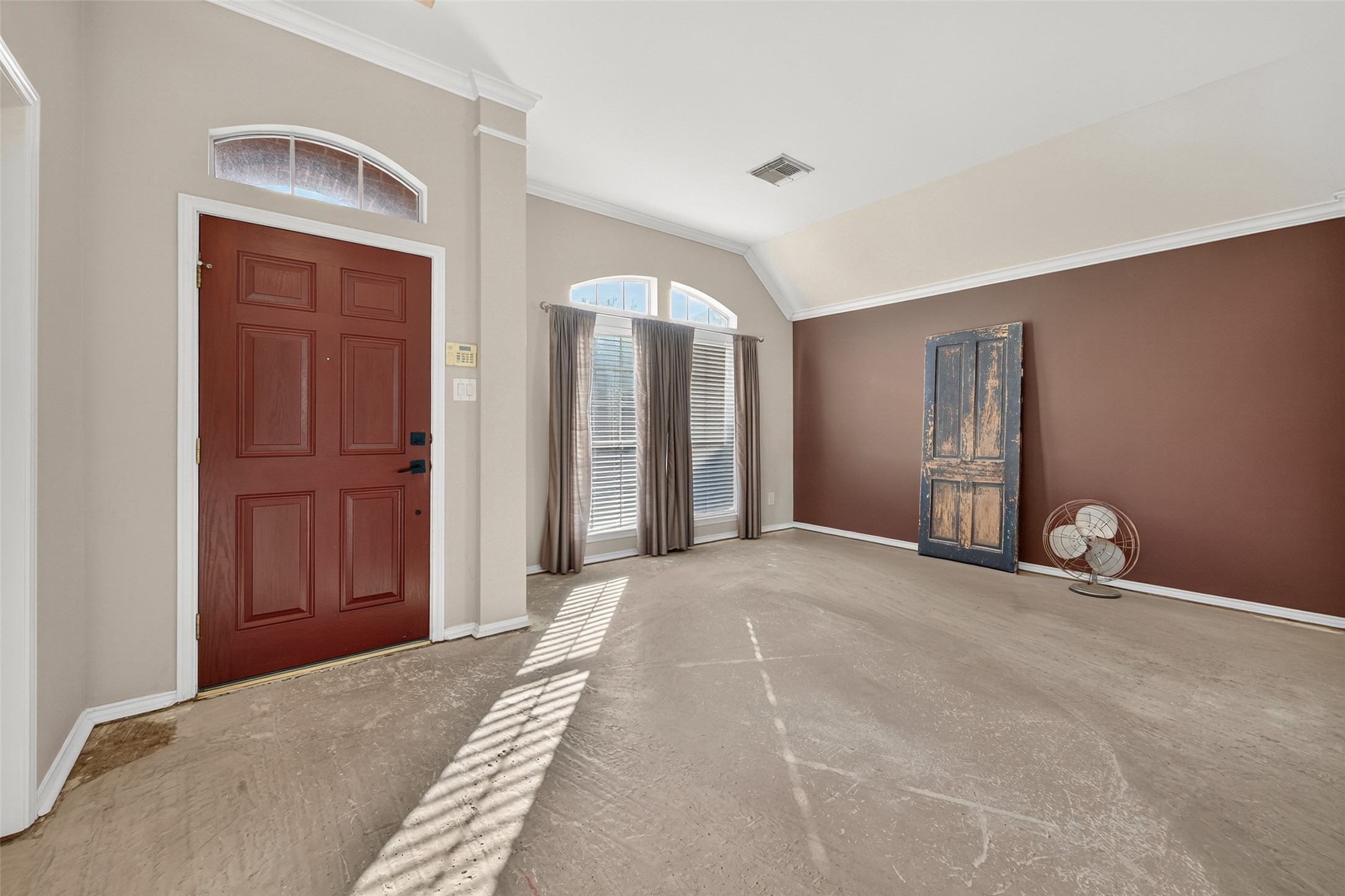 3131 Valley Court Manvel, TX 77578 - Photo 3 of 38 a view of an empty room with closet and entryway