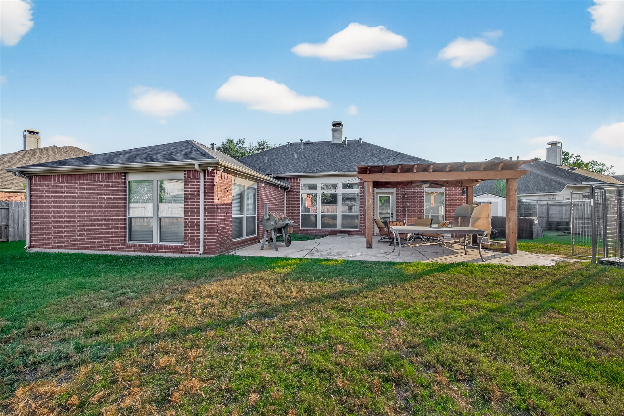 3131 Valley Court Manvel, TX 77578 - Photo 32 of 38 a backyard of a house with table and chairs