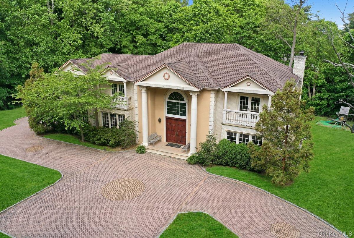 31 Cornwall Lane Sands Point, NY 11050 - Photo 43 of 49 a aerial view of a house with yard and green space