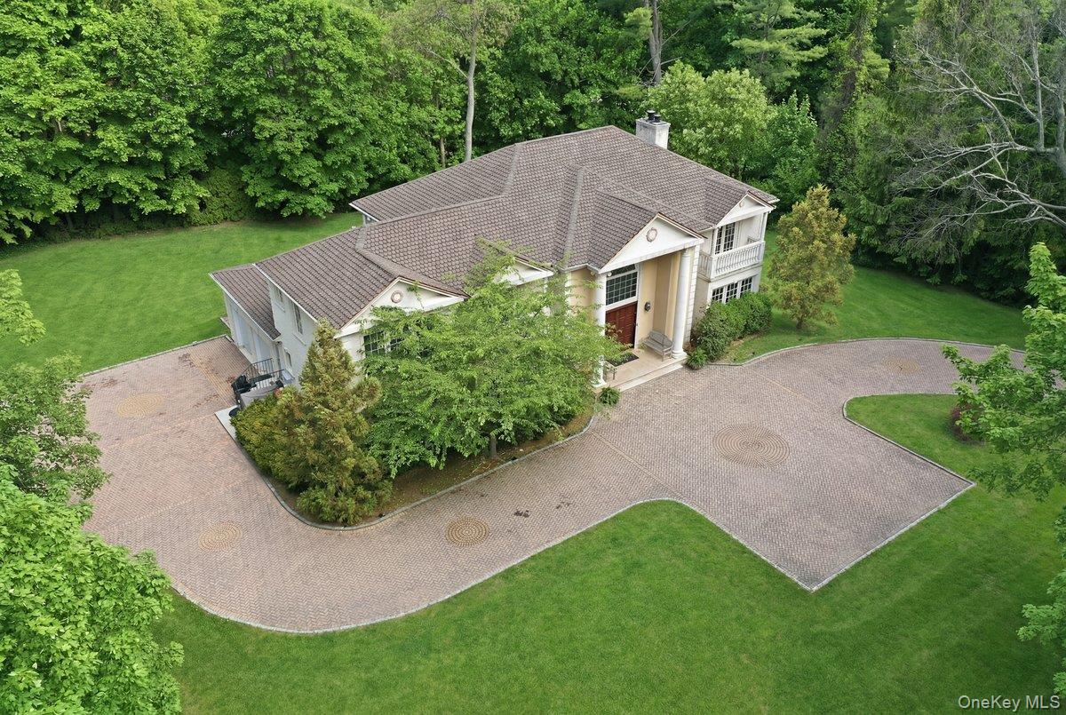 31 Cornwall Lane Sands Point, NY 11050 - Photo 44 of 49 an aerial view of a house